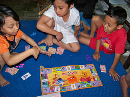 trus main monopoly.. nggak capek apa ya